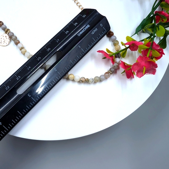 Genuine Quartz Stone Bead Gold Plated Medallion Pendant Vintage Necklace - Picture 5 of 6